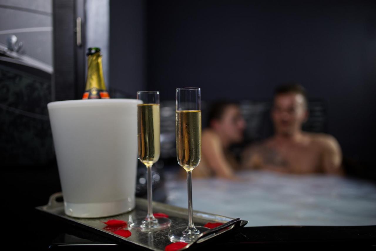 Nuit Romantique - Jacuzzi - Beziers - Romance Royale Экстерьер фото