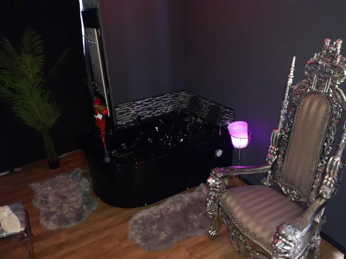 Nuit Romantique - Jacuzzi - Beziers - Romance Royale Экстерьер фото