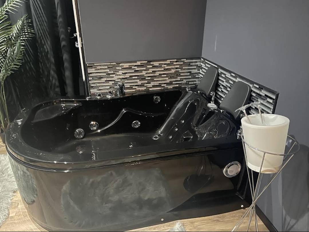 Nuit Romantique - Jacuzzi - Beziers - Romance Royale Экстерьер фото